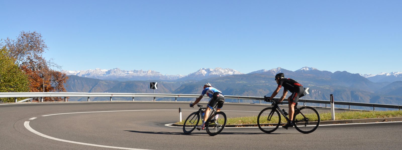 Rennrad-Mendelpass-Kurve-Pass