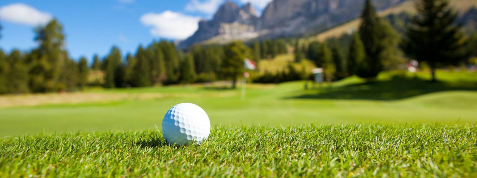 Golfball in der Anlage Carezza - Karerpass