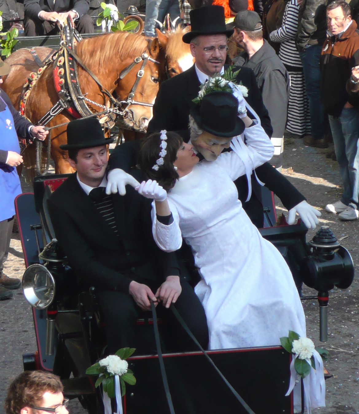 Egetmann Hansl mit Braut beim Umzug 2011